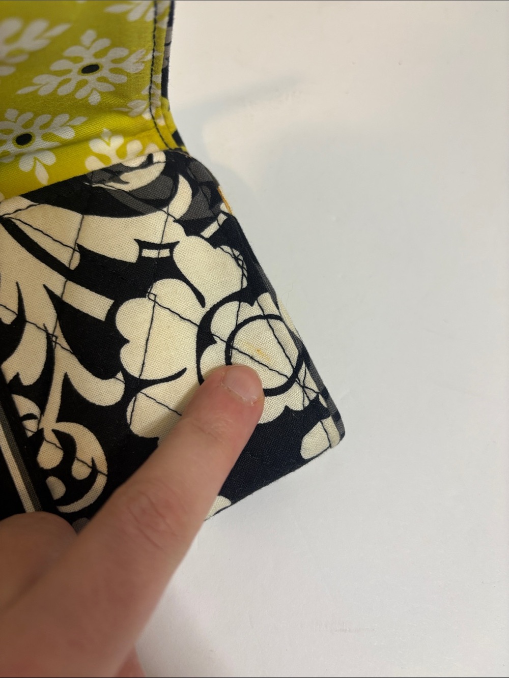 Vera Bradley Baroque Trifold Card Wallet Magnetic closure 8 in Length Black Gray - Picture 7 of 12